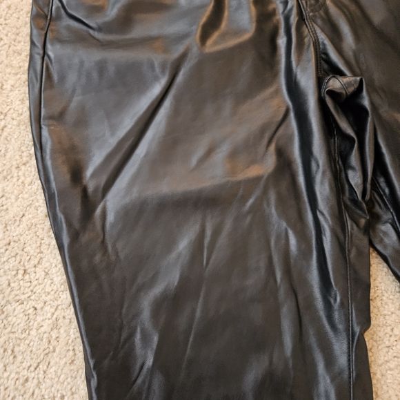Old Navy Black High-Rise O.G. Straight Pants Women's Size 18 Faux Leather - Picture 5 of 14